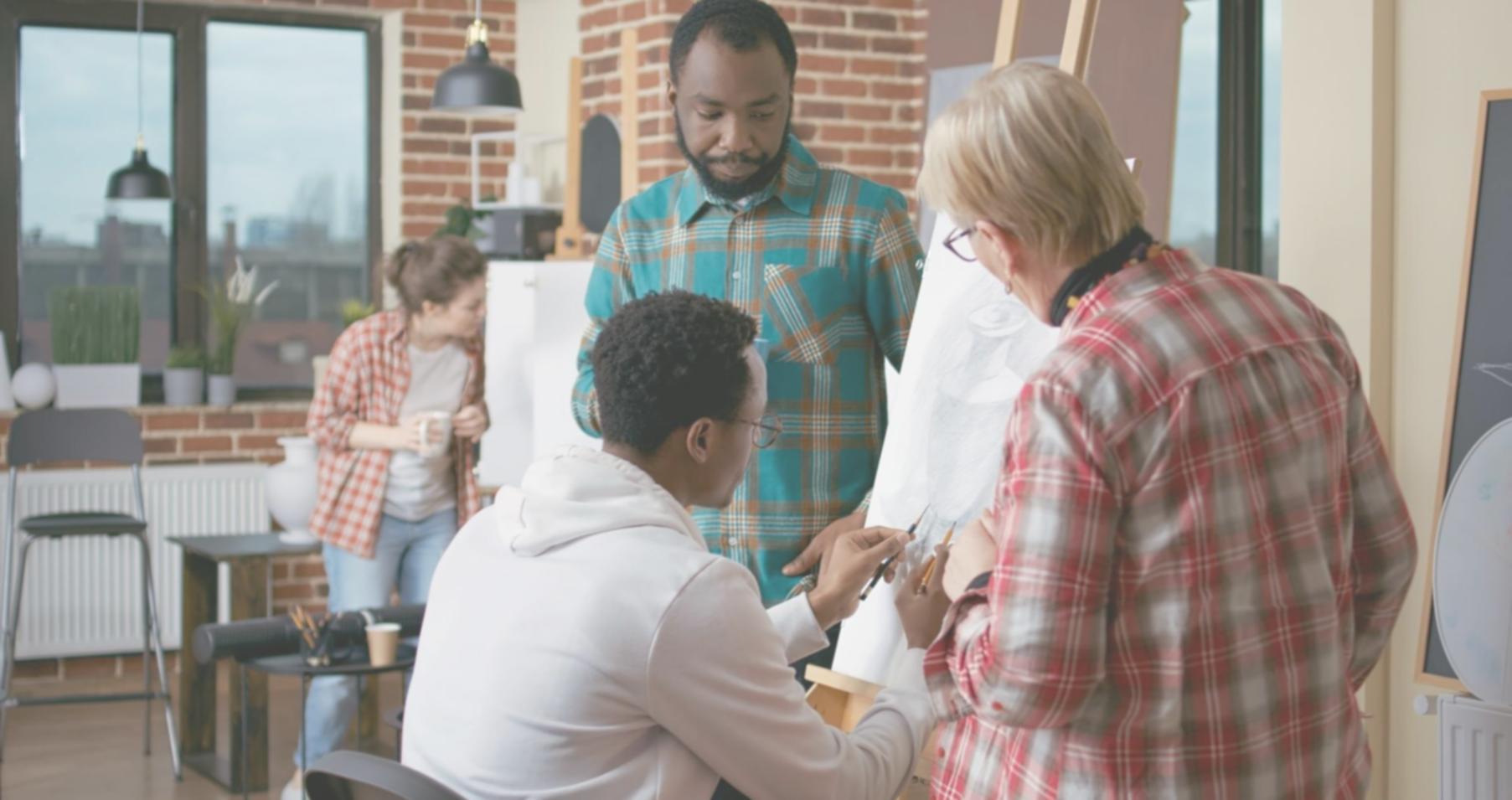 Mobil oyun geliştirme ekibi stratejik toplantıda